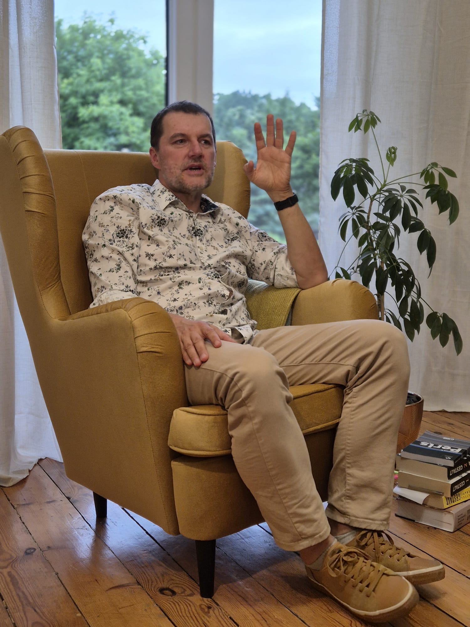 Marcin Ilnicki w gabinecie psychoterapii w Zawierciu